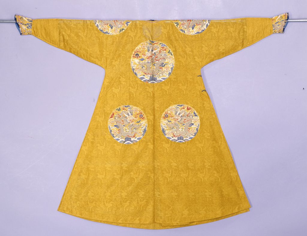 图片[3]-Yellow Eight Group Colored Cloud Golden Dragon Dressed Yarn Single Robe-China Archive